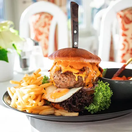 فندق Alpenhotel Kronprinz 4*